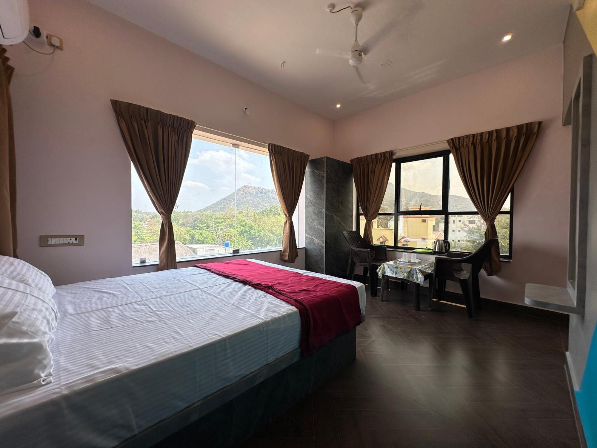Om Lingeswaran Home Stay Tiruvannámalaj Kültér fotó