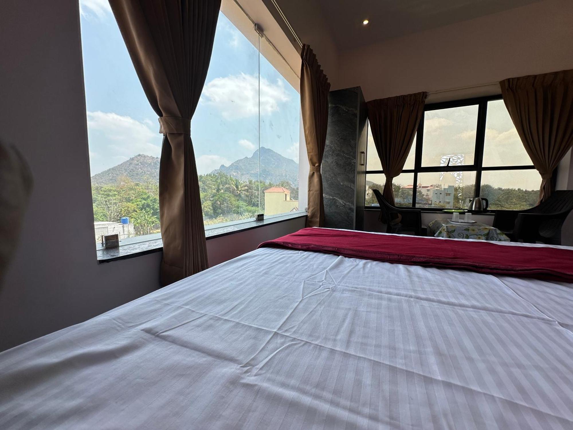 Om Lingeswaran Home Stay Tiruvannámalaj Kültér fotó